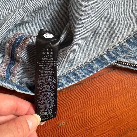 ASOS Design denim mini skirt with size zip. Size 4/6. - Picture 8 of 8